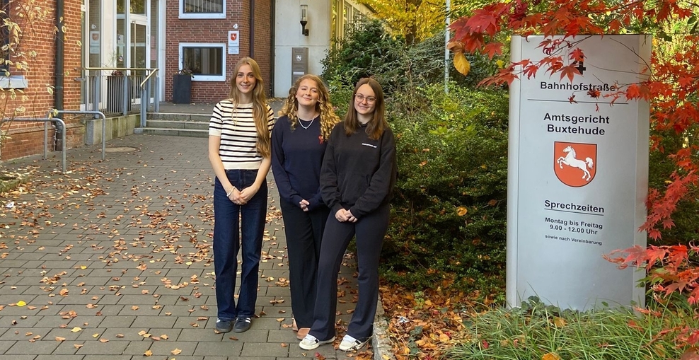 Foto von den Anwärterinnen des Amtsgericht Buxtehude